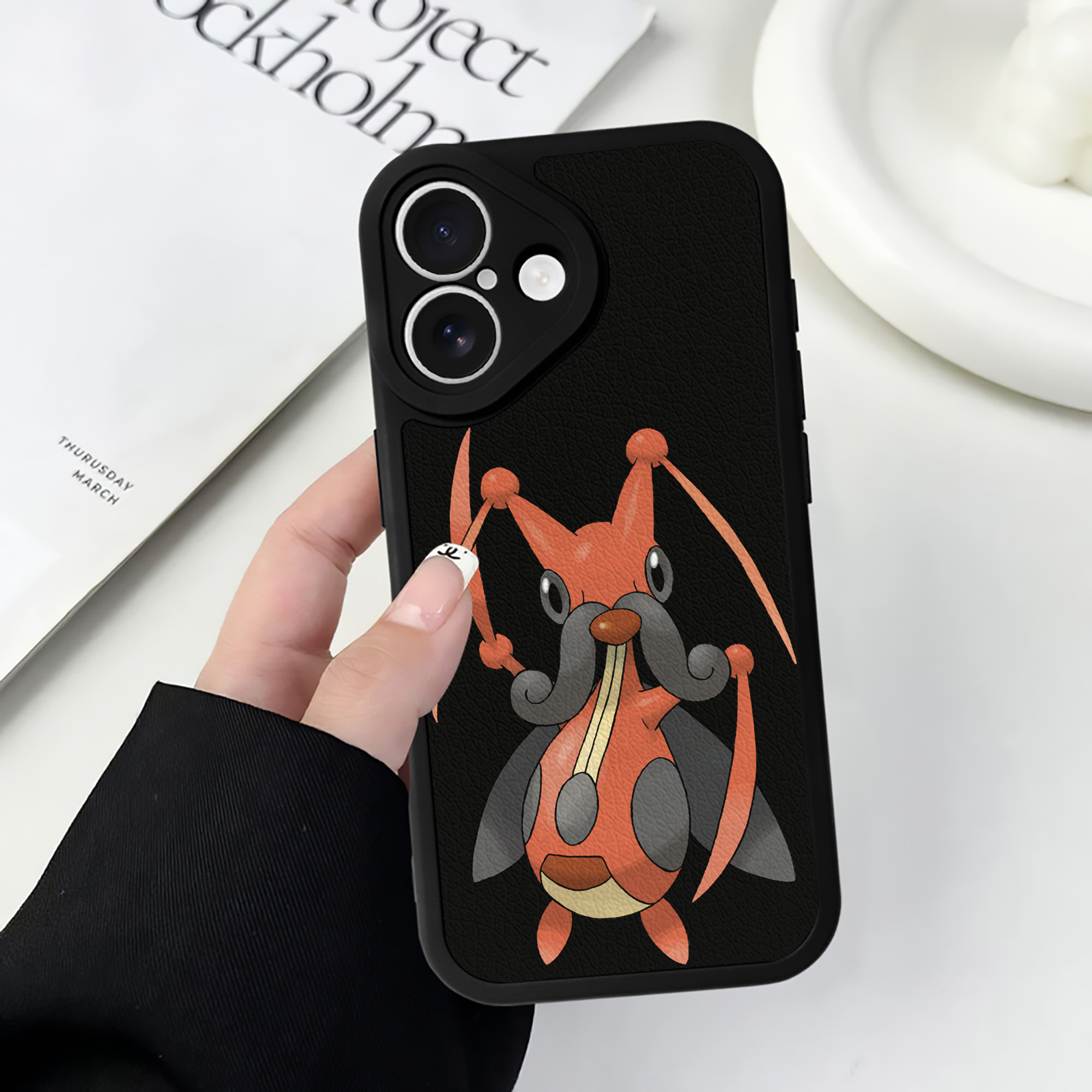 （画像用） ポケットモンスター Pokémon 【iPhone 16シリーズ対応】シリコンスマホケース（レザー調） 材質：シリコン